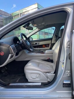 Jaguar XF 2.7 V6 152KW pohonX2 - 10