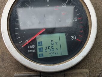 Nakladač   pouze 155 motohodin - 10