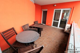 Pronájem zařízeného nadstandardního prosluněného apartmánu 2 - 10
