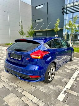 Ford Focus 2.0 ST - 10