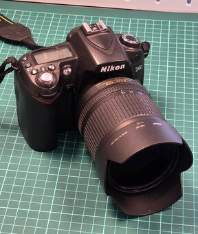 Nikon D90 s objektivem Nikkor 18–105mm f/3,5–5,6 VR - 10