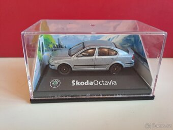 Modely Hongwell, 1:72, sbírka 11 modelů aut a 9 boxů se stoj - 10