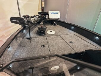 NOVÁ motor. loď Velex 585 + Mercury F 150 - 10