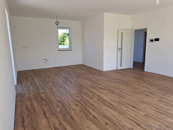 Novostavba moderního bungalovu 4+kk  - Svojetice - 10