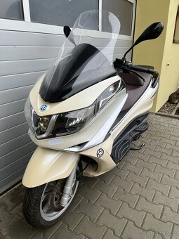 Piaggio X10 125 - 10