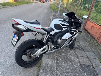 Honda CBR 1000RR 2004 - 10
