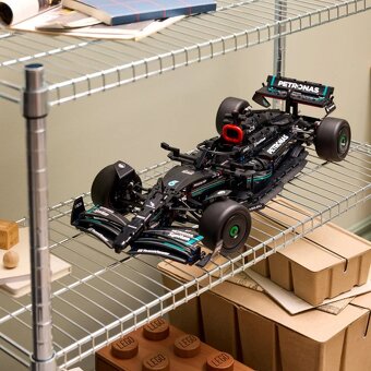 Stavebnice F1 Mercedes W14 - 10