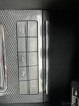 Škoda Octavia RS 2.0tdi požkozený motor DPH - 10