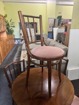 Hezký malý jídelní set - 4 židle + kulatý stůl - 10
