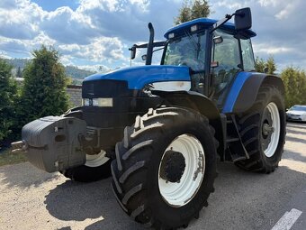 Zemědělský traktor New Holland TM 190, rok výroby 2006. Míst - 10
