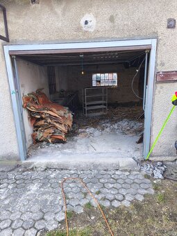 Výklopná vrata Hormann hnědá, 2kusy, 25002000mm a 2350200 - 10