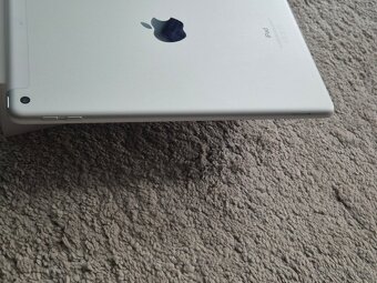 Apple iPad 6. generace 32 Cellular - 10