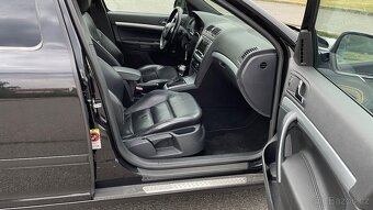 ŠKODA OCTAVIA 2.0TDI RS 125kW DSG COLUMBUS - 10