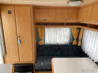 Hobby de luxe 440, 4 osoby, el.pojezd, pevná postel - 10