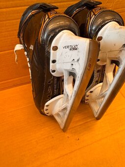 BRANKÁŘSKÉ BRUSLE BAUER SUPREME 2S PRO, vel. 44,5/9D - 10