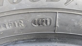 Zimní pneumatiky 215/55/16 Good Year - 10