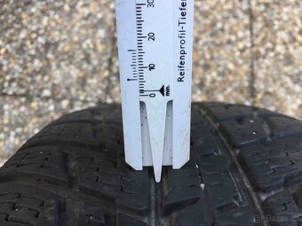 1ks zimní pneu Nokian 5,5mm - 215/65/17 DOT 3518 - 10
