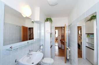 Prodej řadového rodinného domu 221 m2 + pozemek 229 m2, Prah - 10