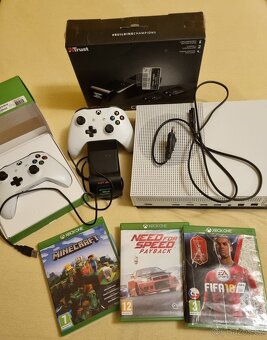 Xbox one S, 2× ovladač , nabíječka, hry×3 - 10