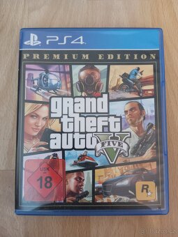 PS4 Slim, 500 GB, 2 ovladače, 14 her - 10