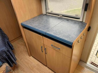 Hobby De Luxe 440 / 100 km/h/ Francouzská postel - 10