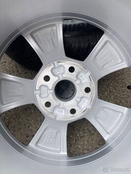 Skoda Octavia 4,zimni 205/60 r16-zanovní 7,5mm - 10