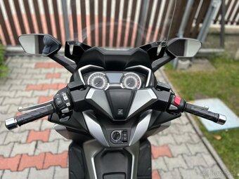 Honda Forza 300 malý nájezd,super stav - 10