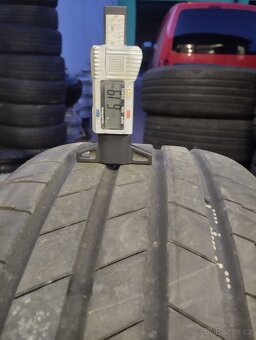 Bridgestone 235/45 R18 - 10