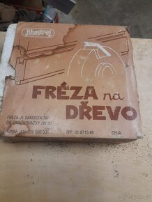 Horní freza s přidržovačem a sadama frezek - 10