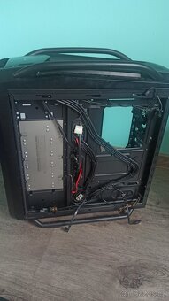 Počítačová herní skříň (PC case) - 10