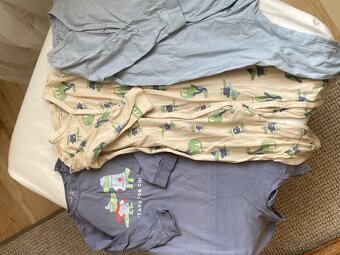 Obleceni kluk 18-24 mes (teplaky,, body, pyzamka) - 10