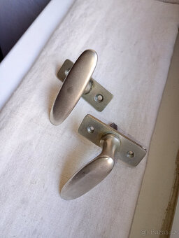 Starožitné kování okna mosaz činžák 1930 - 10