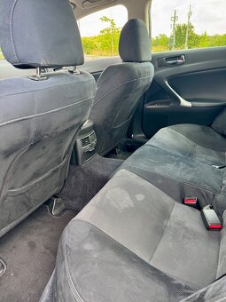 Lexus IS 220D - 10