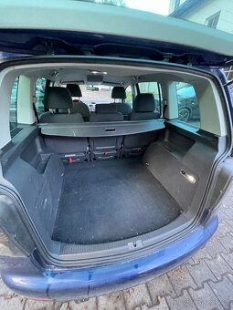 Volkswagen Touran - 10