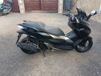Honda Forza 125i rv. 2018 CZ doklady v ceně černá 2 - 10