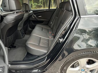 BMW e61 530d 173kW Manuál Individual Audio Head UP - 10