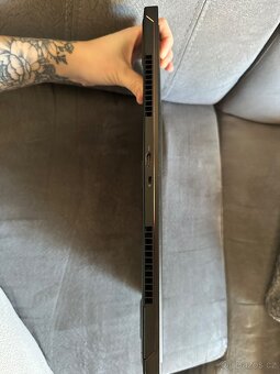 Asus ROG Zephyrus S - 10