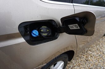 VOLKSWAGEN TOURAN 2,0 TDI 140KW DSG 7 MÍST - 10