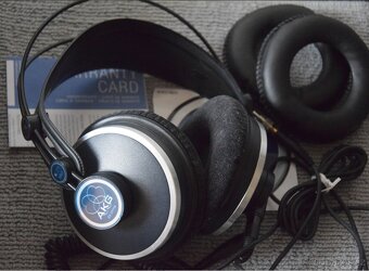 Profesionální sluchátka AKG K271 MKII, kabely, sada náušníků - 10
