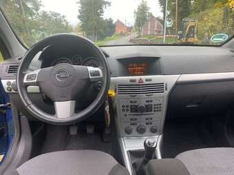 OPEL ASTRA 1,6 benzin RV 2010 VELMI PĚKNÉ - 10