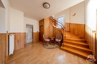 Samostatně stojící rodinný dům 5+1 na pozemku 621 m², obec V - 10