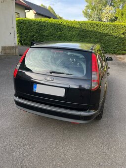 Ford Focus kombi, 2007, benzín, manuál, černá - 10