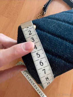 Džínová kabelka se zlatými detaily - 10