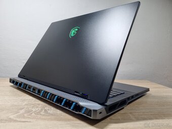 18" 4K_MSI TITAN 18 HX_i9-14900HX_128GB_4TB_RTX 4090 16GB - 10
