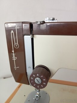 Kufříkový šicí stroj Veritas 8014/40 se stehovou automatikou - 10