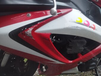 Suzuki GSX-R 600 K7 - 10