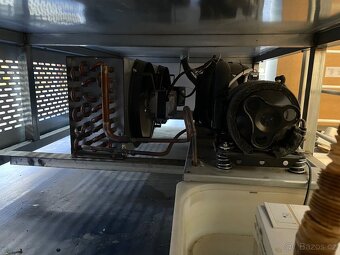 Přístěnná chladící vitrína - 10