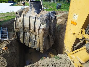 Zemní a výkopové práce traktorbagrem Caterpillar 428 - 10