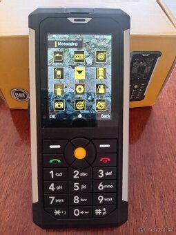 Telefon CAT B100, jako nový - 10
