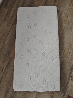 Dětská postýlka Ikea, matrace, peřinka a mantinely - 10